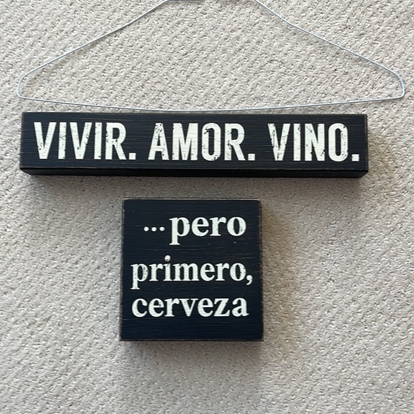 Wood sign - Spanish - Picture 2 of 3
